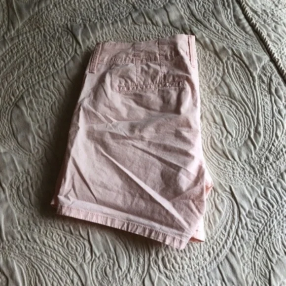 NWOT Old Navy Pink Shorts - Picture 2 of 3